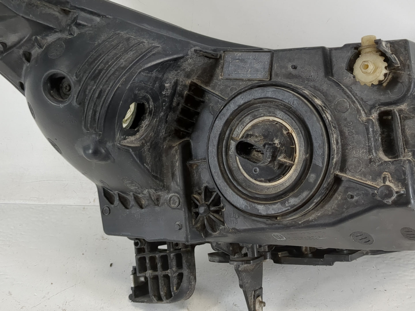 2011-2012 Chevrolet Cruze Driver Left Oem Head Light Headlight Lamp - Oemusedautoparts1.com