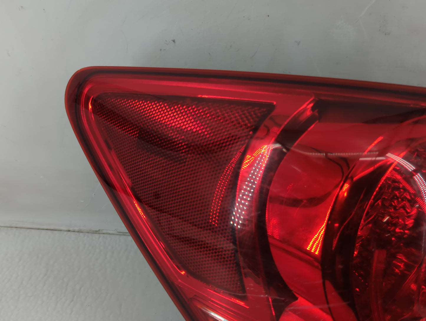2011 Chevrolet Cruze Passenger Right Side Deck Lid Mounted Tail Light - Oemusedautoparts1.com
