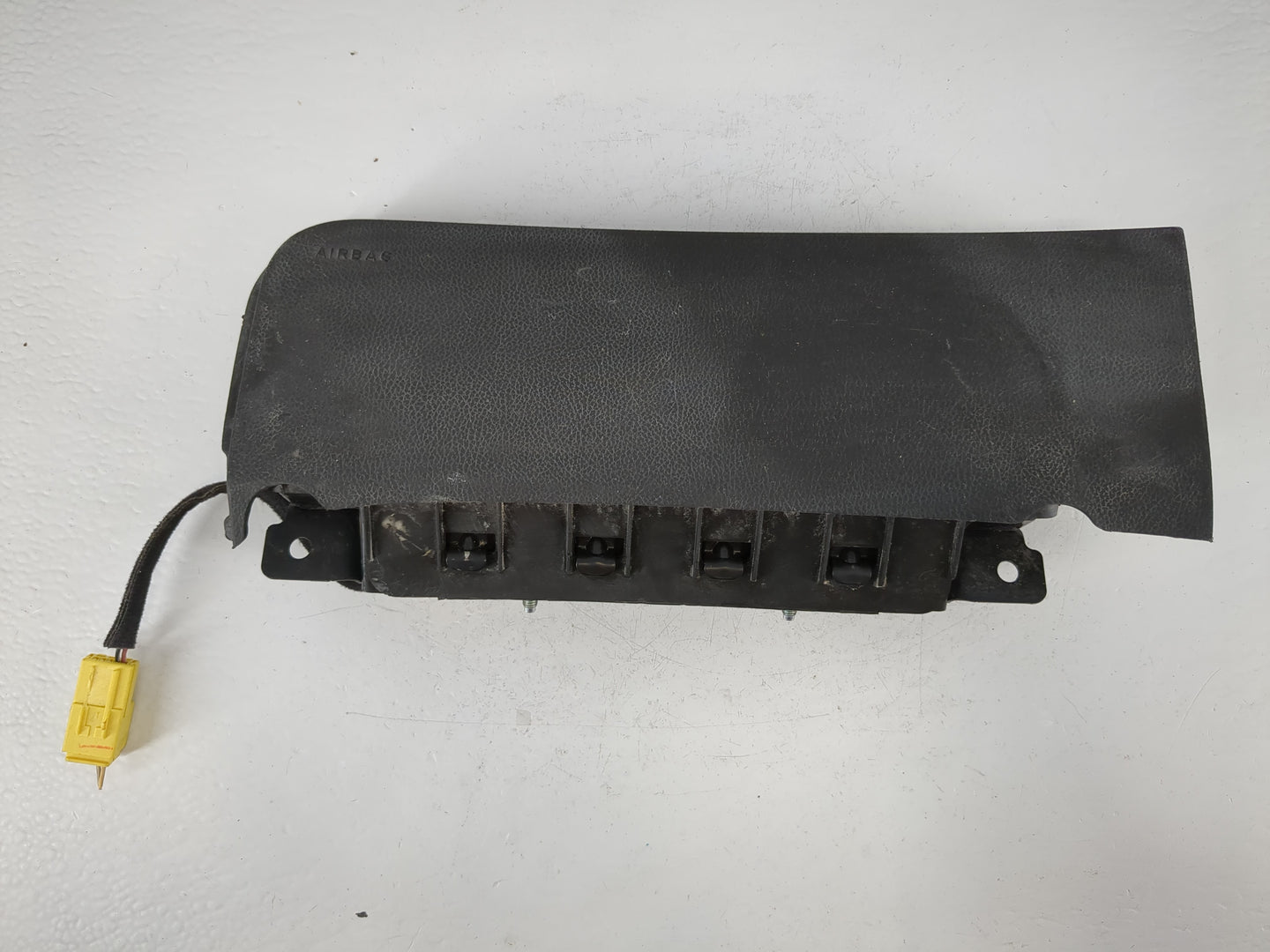 2011-2012 Chevrolet Cruze Air Bag Driver Left Knee OEM P/N:95218715 Fits Fits 2011 2012 OEM Used Auto Parts - Oemusedautopar