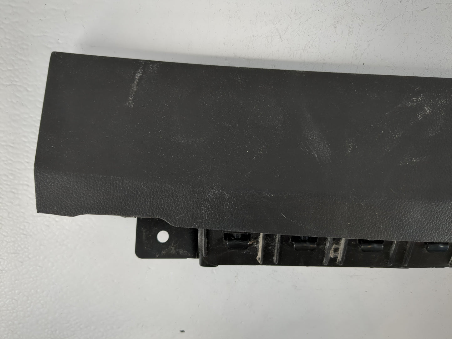 2011-2012 Chevrolet Cruze Air Bag Driver Left Knee OEM P/N:95218712 Fits Fits 2011 2012 OEM Used Auto Parts - Oemusedautopar