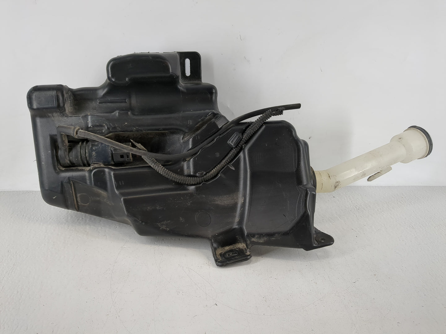 2011-2016 Chevrolet Cruze Windshield Washer Fluid Reservoir Bottle Oem - Oemusedautoparts1.com