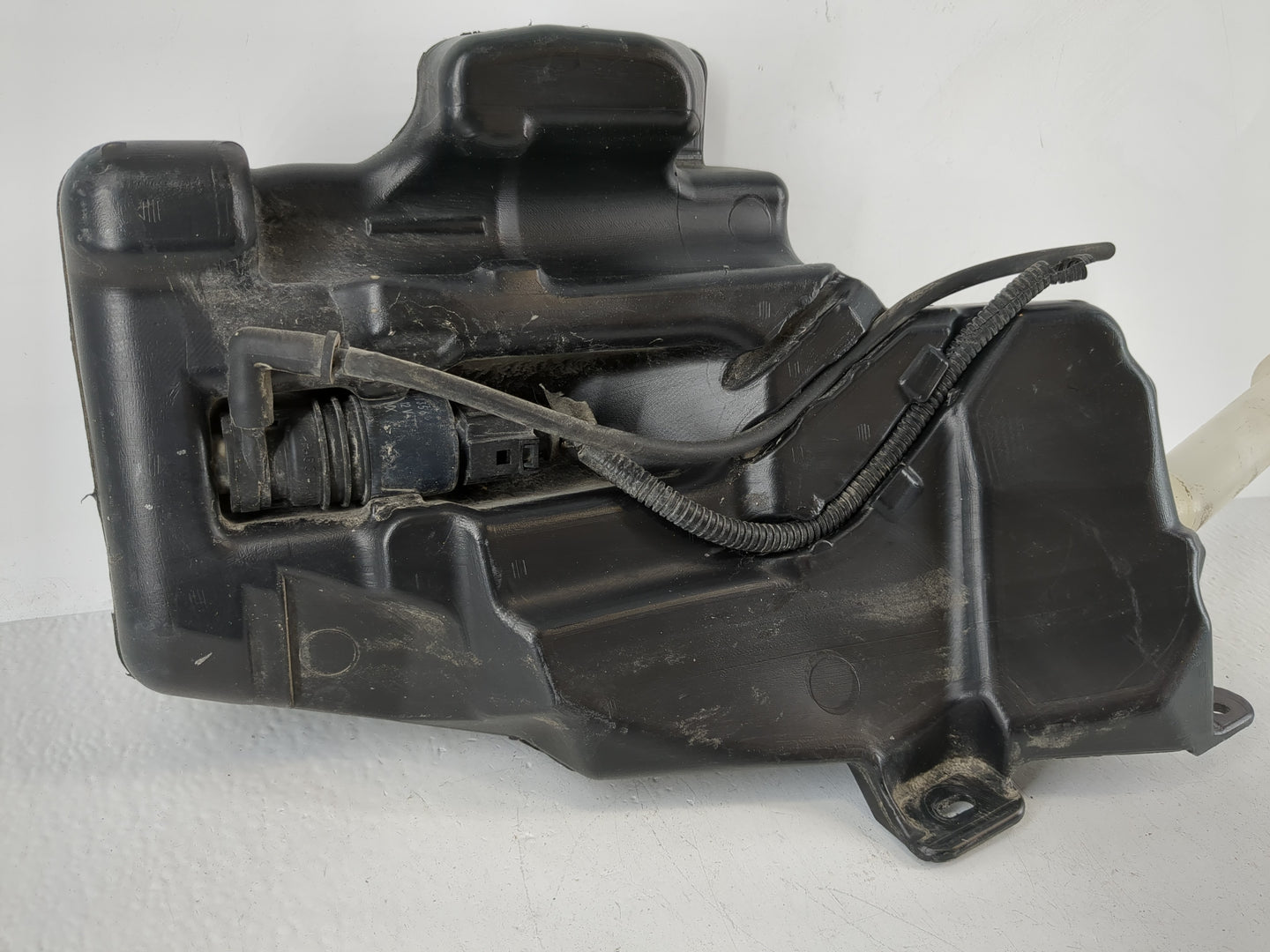 2011-2016 Chevrolet Cruze Windshield Washer Fluid Reservoir Bottle Oem - Oemusedautoparts1.com