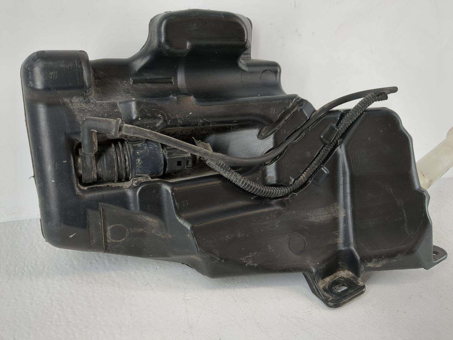 2011-2016 Chevrolet Cruze Windshield Washer Fluid Reservoir Bottle Oem - Oemusedautoparts1.com