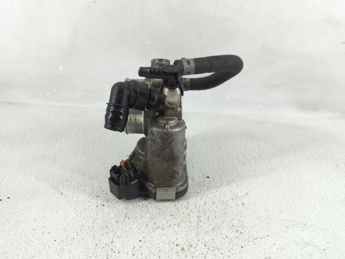 2011-2016 Chevrolet Cruze Throttle Body Fits Fits 2009 2010 2011 2012 2013 2014 2015 2016 2017 2018 OEM Used Auto Parts - Oe