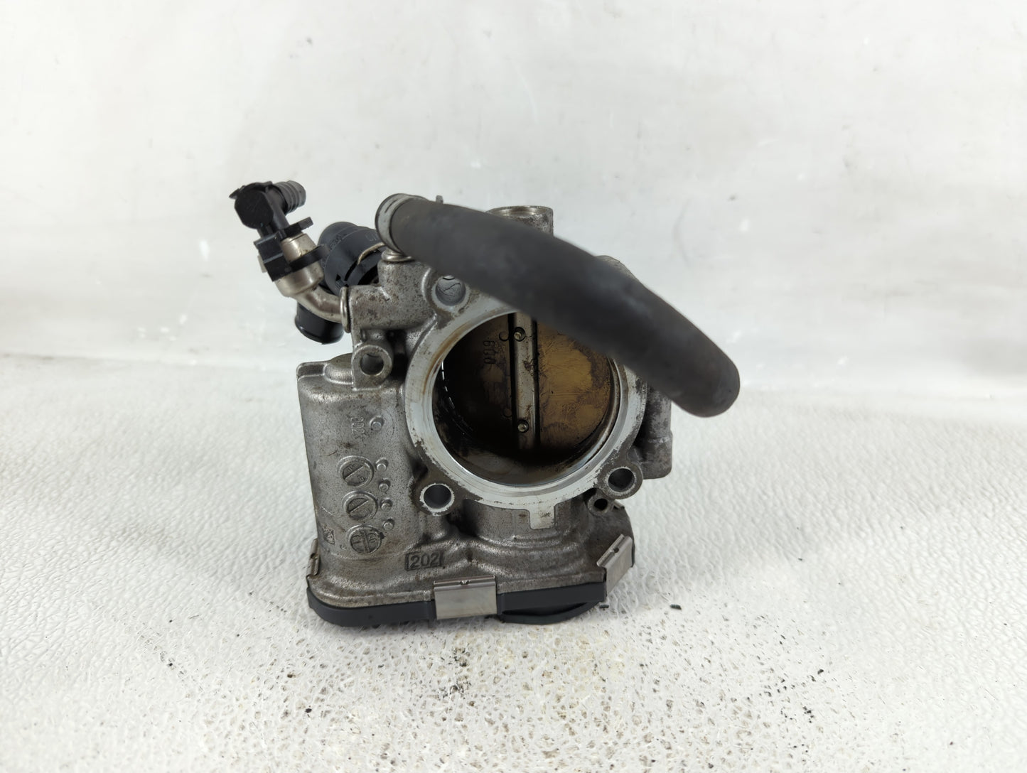 2011-2016 Chevrolet Cruze Throttle Body Fits Fits 2009 2010 2011 2012 2013 2014 2015 2016 2017 2018 OEM Used Auto Parts - Oe