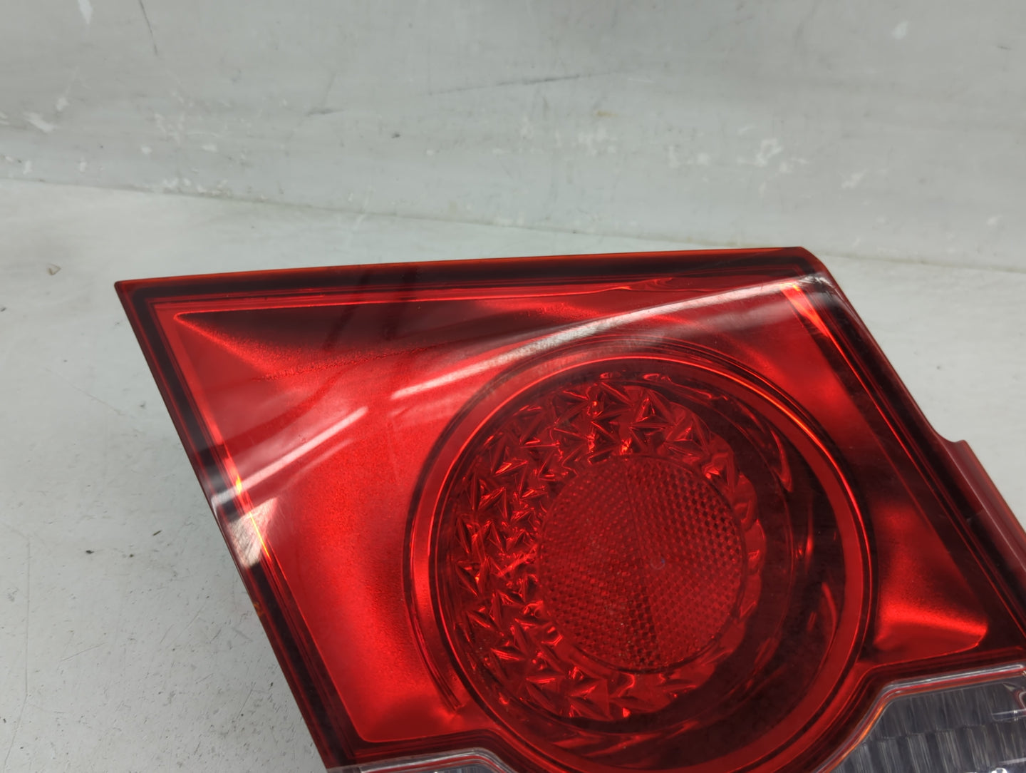2011-2016 Chevrolet Cruze Tail Light Assembly Driver Left OEM P/N:3057KLCP Fits Fits 2011 2012 2013 2014 2015 2016 OEM Used 