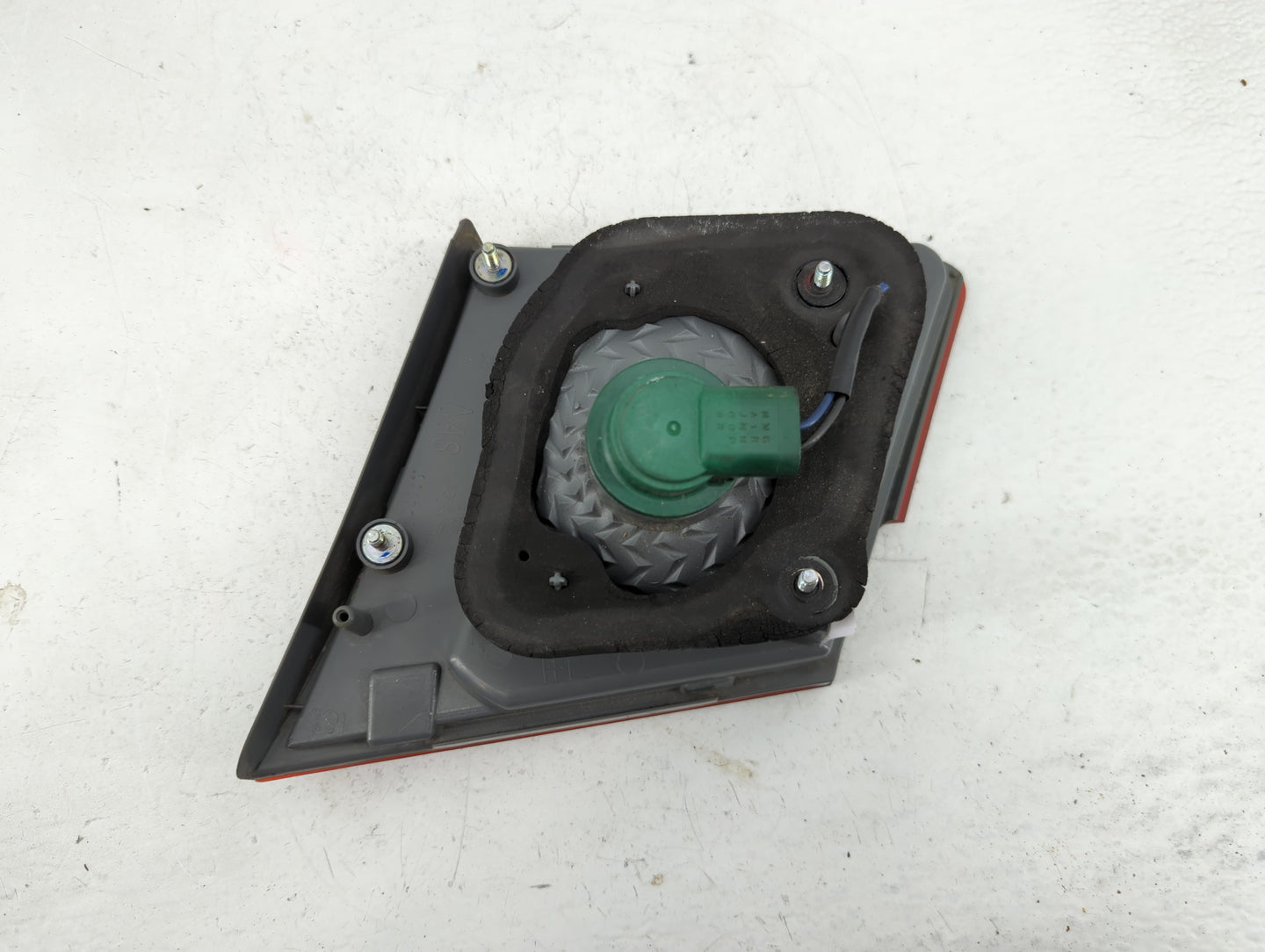 2011-2016 Chevrolet Cruze Tail Light Assembly Driver Left OEM P/N:3057KLCP Fits Fits 2011 2012 2013 2014 2015 2016 OEM Used 