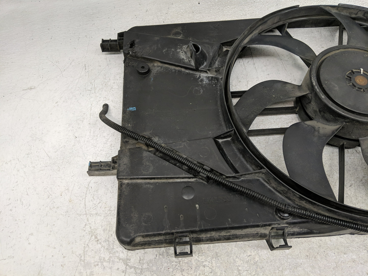 2011-2016 Chevrolet Cruze Electric Radiator Cooling Fan Motor Assembly P/N:13347179 Fits Fits 2011 2012 2013 2014 2015 2016 