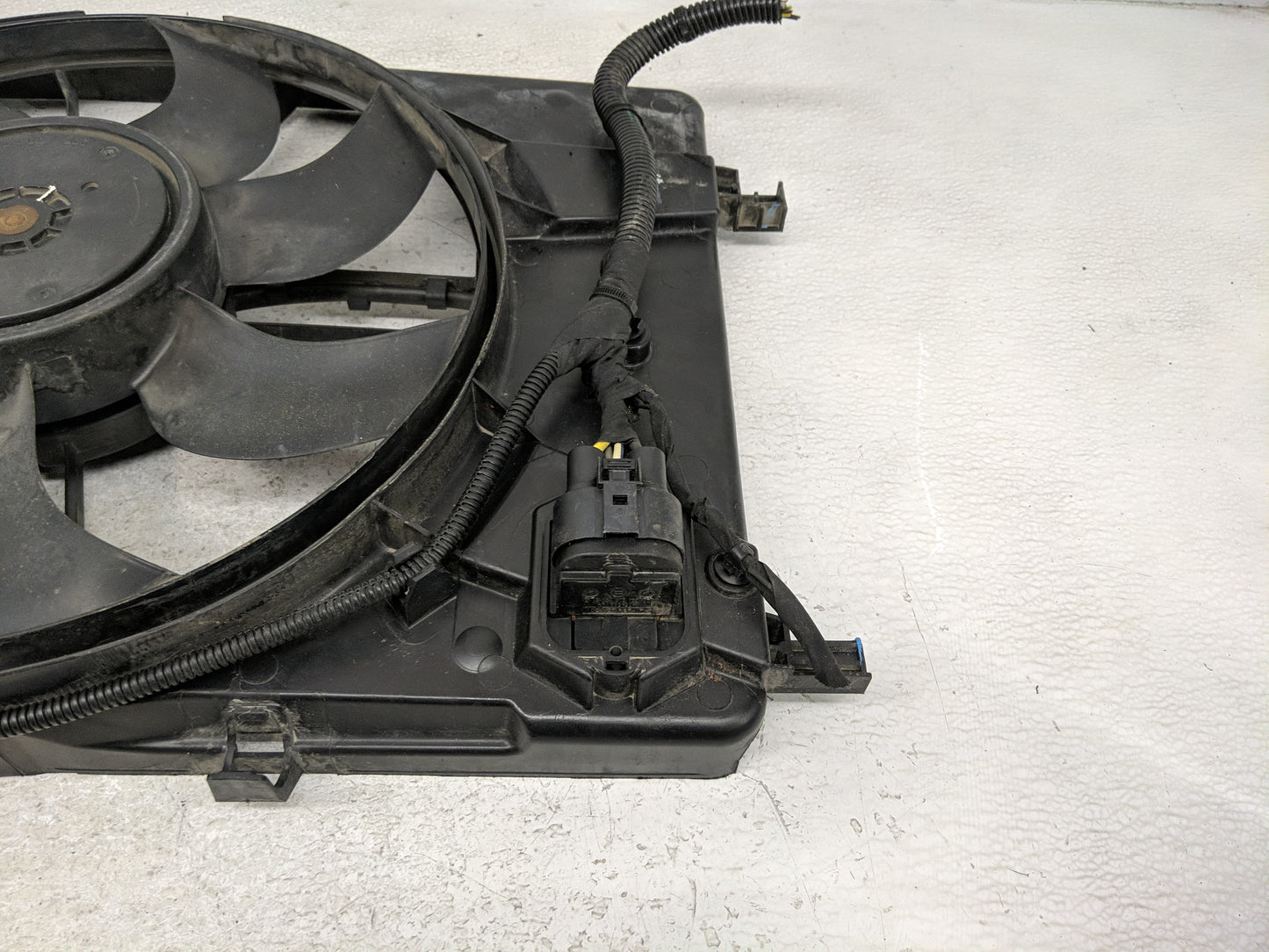 2011-2016 Chevrolet Cruze Electric Radiator Cooling Fan Motor Assembly P/N:13347179 Fits Fits 2011 2012 2013 2014 2015 2016 