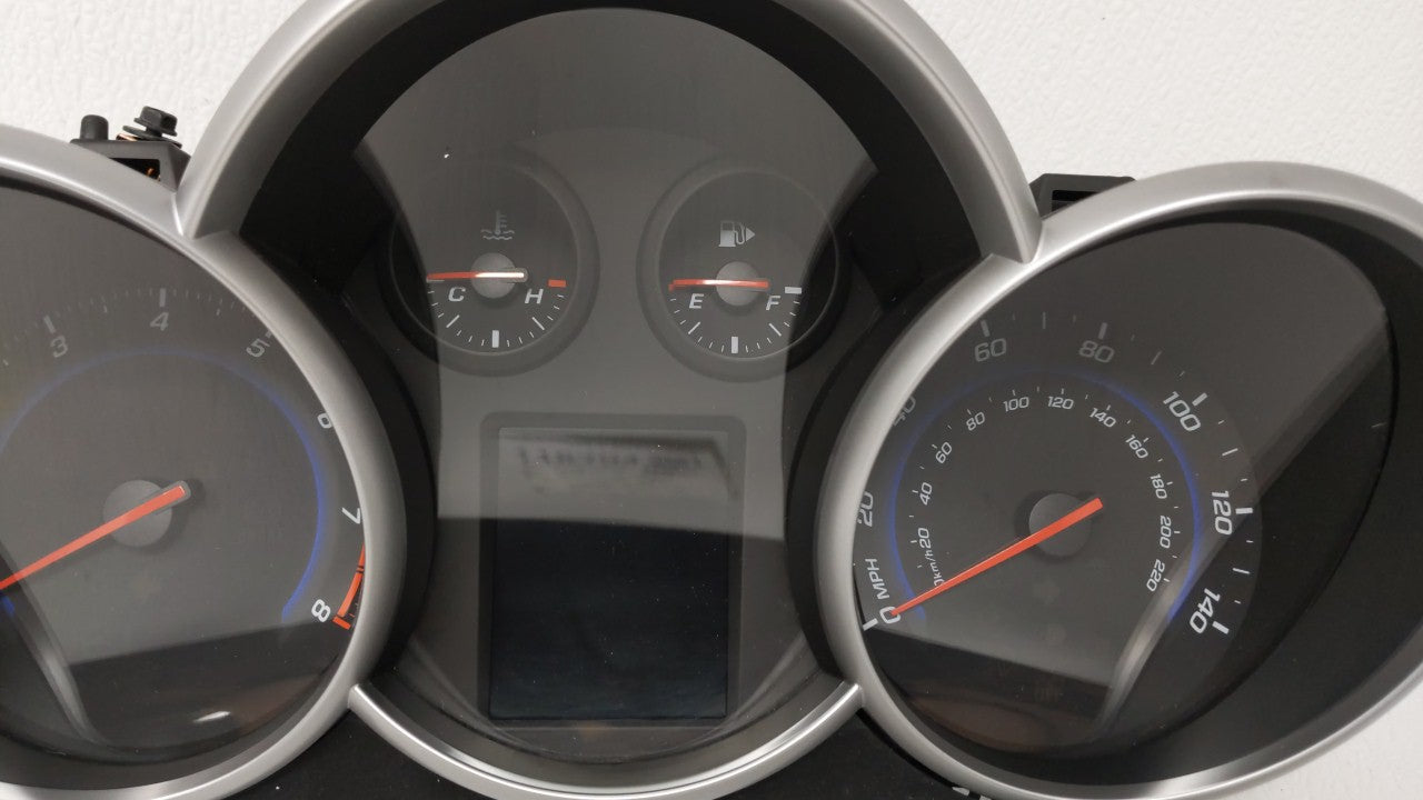 2011 Chevrolet Cruze Instrument Cluster Speedometer Gauges P/N:811511914 769212-670A, 95018203, 95018205 Fits OEM Used Auto 