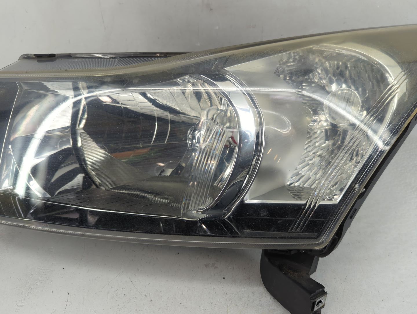 2011-2012 Chevrolet Cruze Driver Left Oem Head Light Headlight Lamp - Oemusedautoparts1.com
