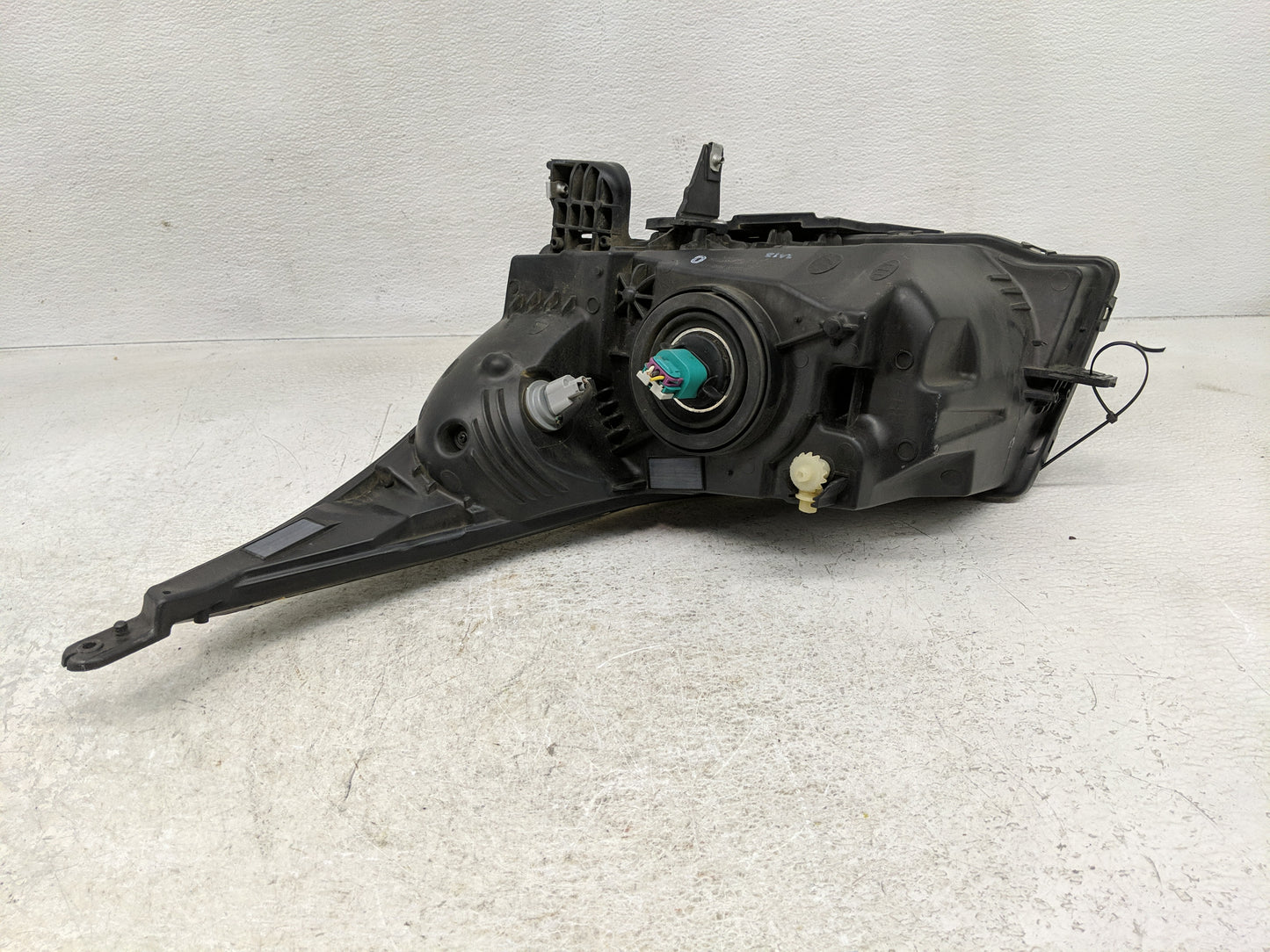 2011-2012 Chevrolet Cruze Passenger Right Oem Head Light Headlight Lamp - Oemusedautoparts1.com