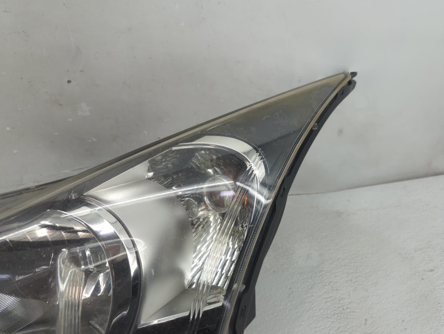 2011-2012 Chevrolet Cruze Driver Left Oem Head Light Headlight Lamp - Oemusedautoparts1.com