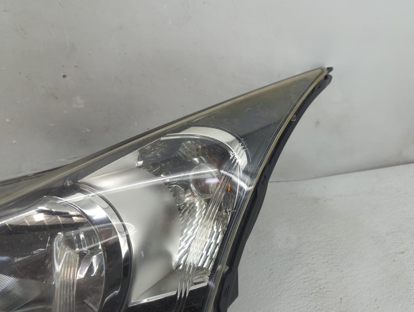 2011-2012 Chevrolet Cruze Driver Left Oem Head Light Headlight Lamp - Oemusedautoparts1.com