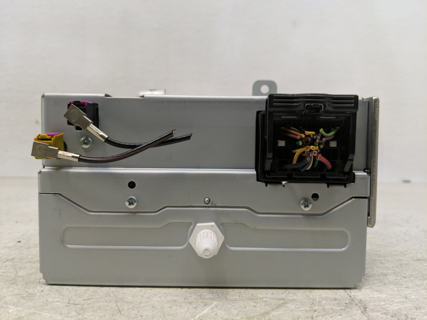 2011-2012 Chevrolet Cruze Radio AM FM Cd Player Receiver Replacement P/N:20983517 Fits Fits 2010 2011 2012 OEM Used Auto Par
