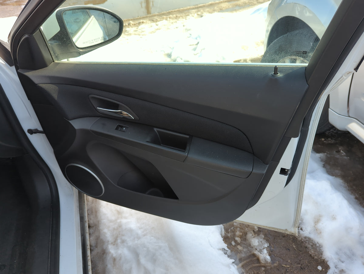 2011 Chevrolet Cruze Front Right Passenger Interior Door Panel Trim 1366274 - Oemusedautoparts1.com