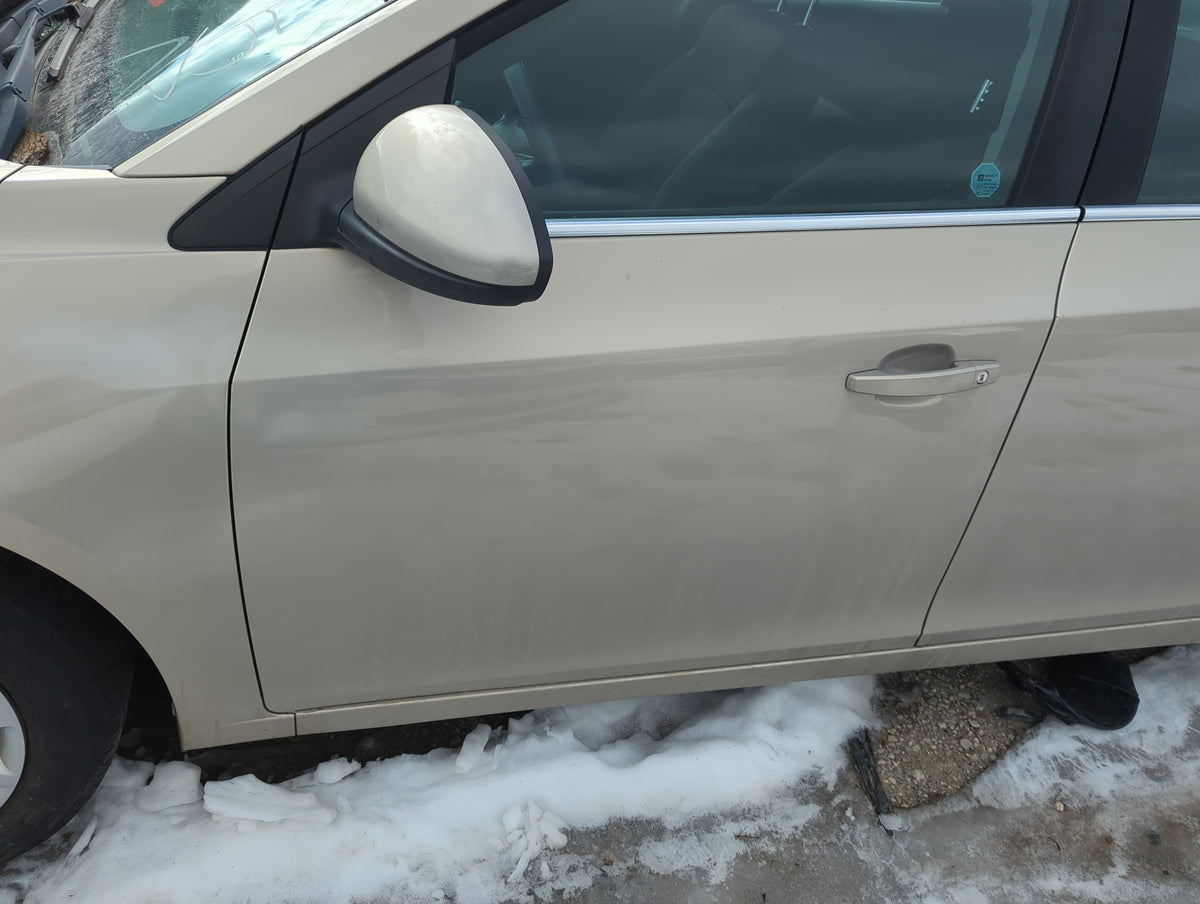 2011-2012 Chevrolet Cruze Driver Front Door Oem 1368037 - Oemusedautoparts1.com