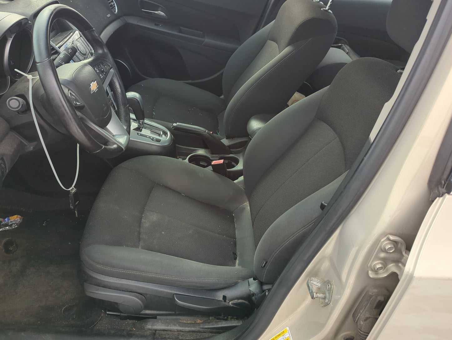 2011-2011 Chevrolet Cruze Driver Front Seat Oem 1368157 - Oemusedautoparts1.com