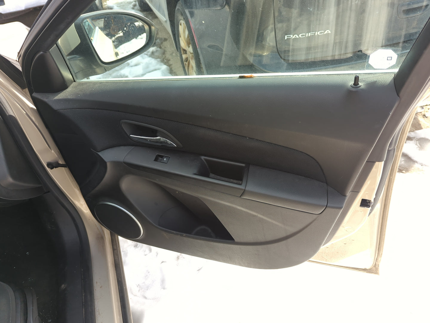 2011 Chevrolet Cruze Front Right Passenger Interior Door Panel Trim 1368166 - Oemusedautoparts1.com