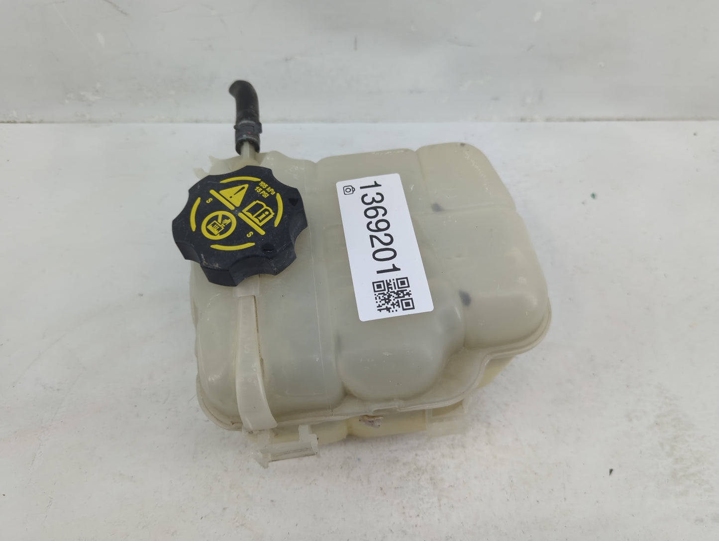 2011 Chevrolet Cruze Radiator Coolant Overflow Expansion Tank Bottle 1369201 - Oemusedautoparts1.com