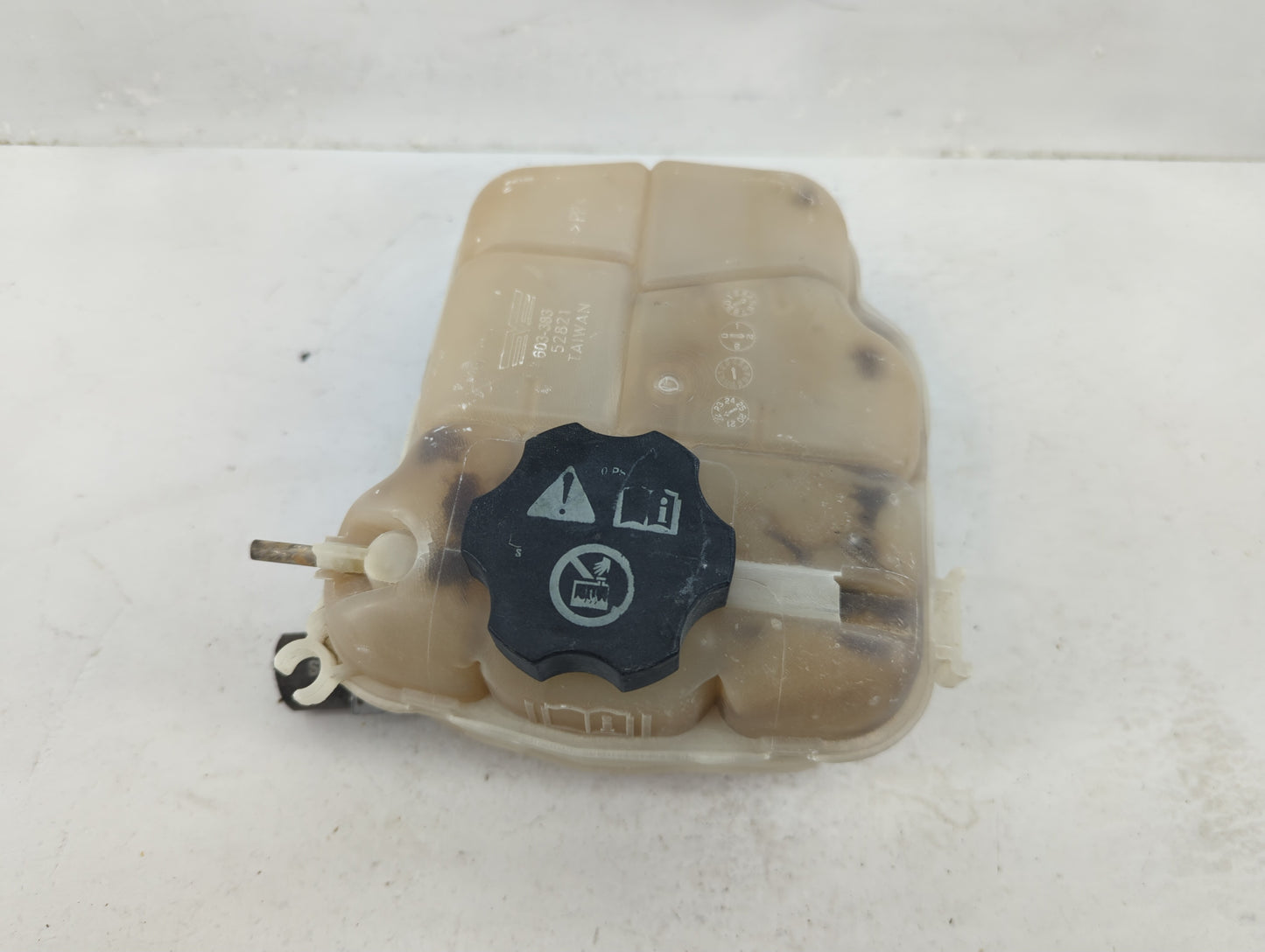 2011 Chevrolet Cruze Radiator Coolant Overflow Expansion Tank Bottle 1369254 - Oemusedautoparts1.com