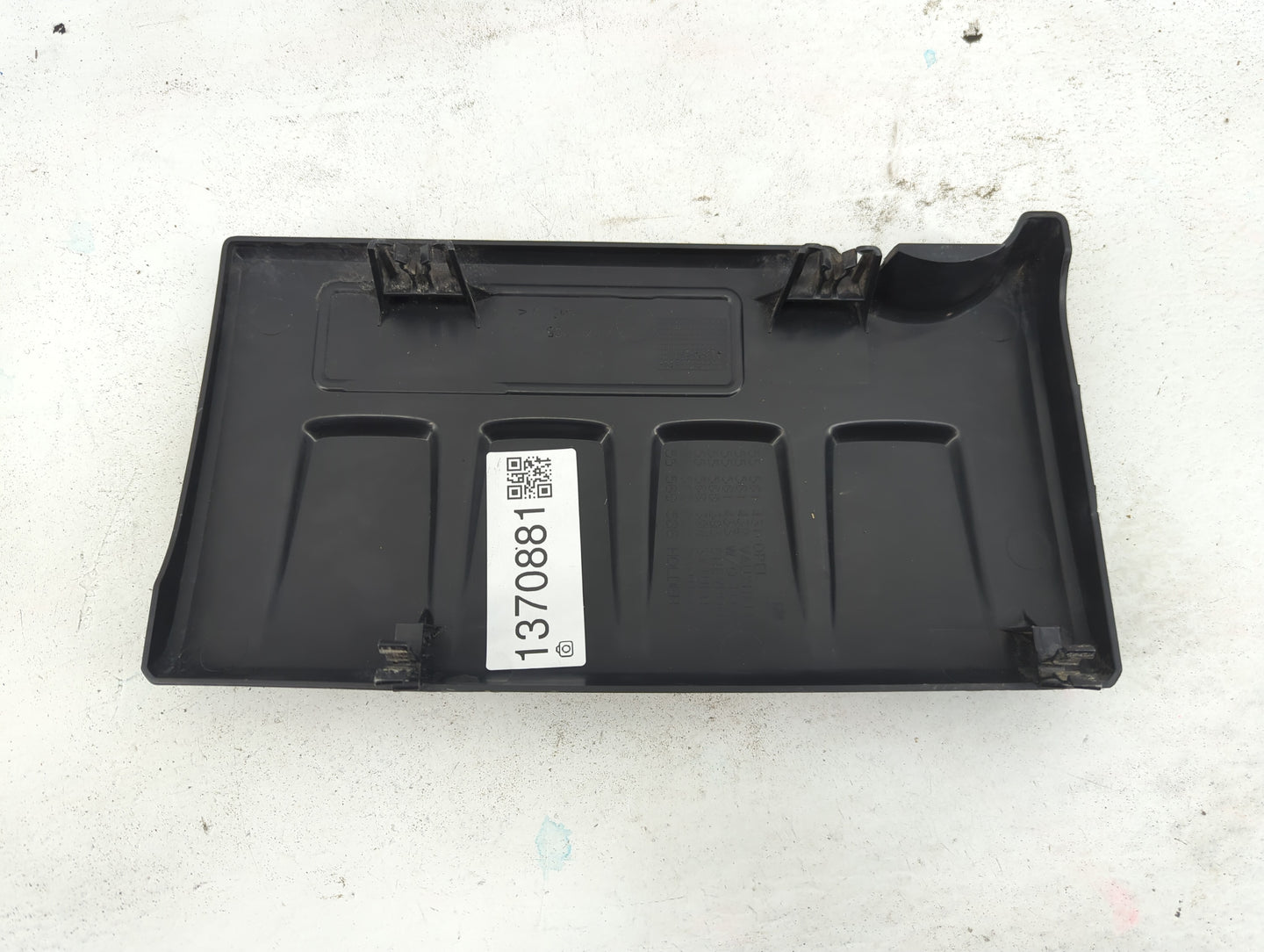 2011 Chevrolet Cruze Engine Cover - Oemusedautoparts1.com