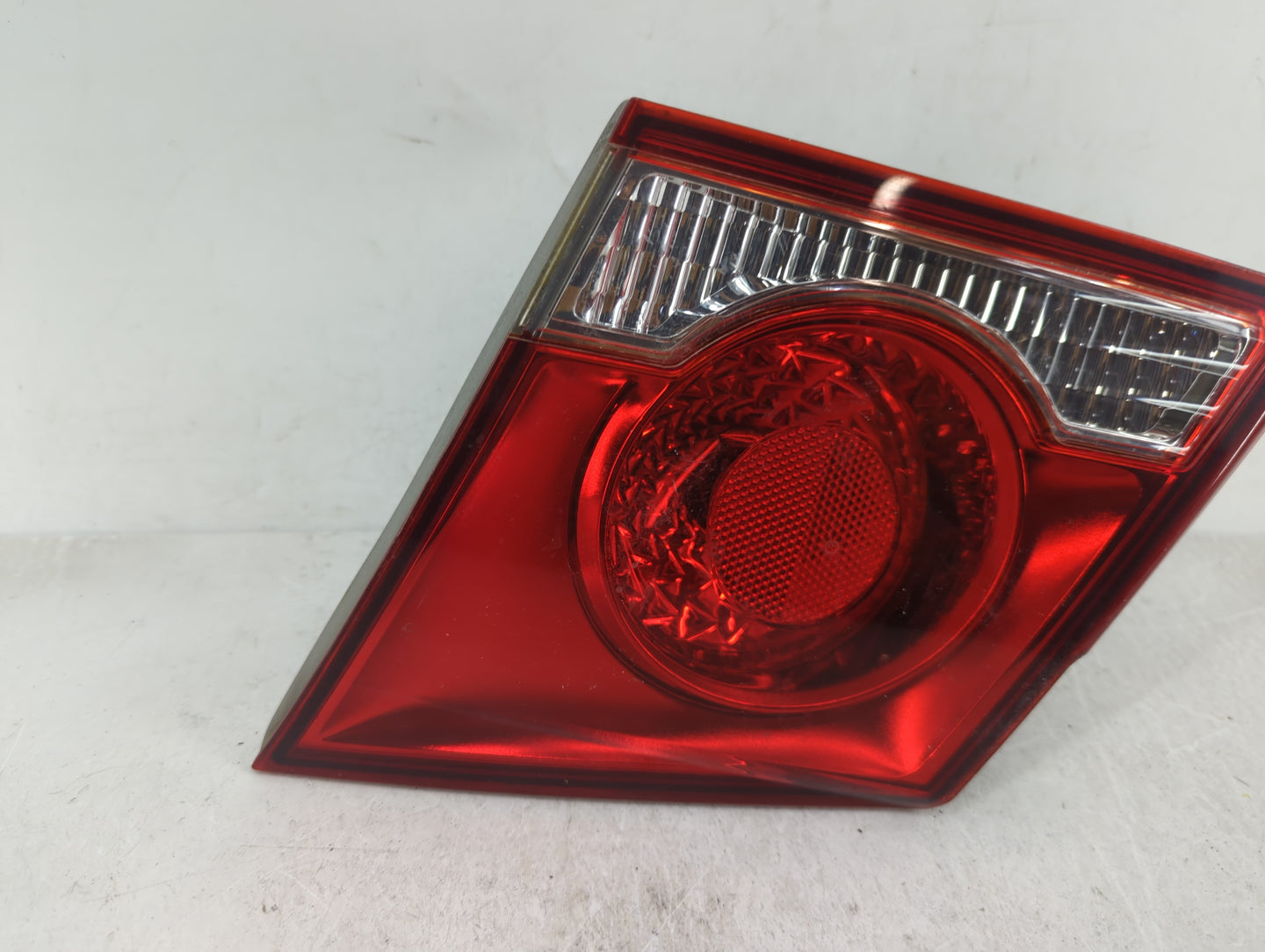 2011-2016 Chevrolet Cruze Tail Light Assembly Passenger Right OEM P/N:3057KLCP Fits Fits 2011 2012 2013 2014 2015 2016 OEM U