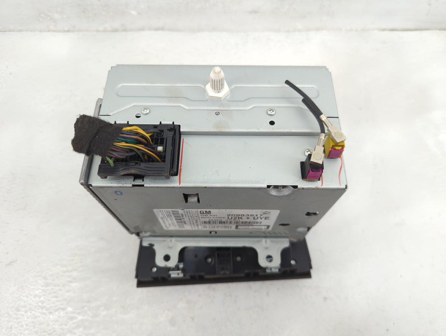 2011-2012 Chevrolet Cruze Radio AM FM Cd Player Receiver Replacement P/N:20983517 Fits Fits 2010 2011 2012 OEM Used Auto Par