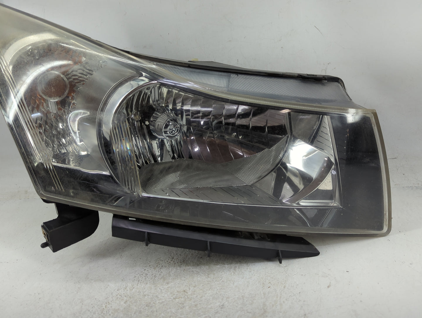 2011-2012 Chevrolet Cruze Passenger Right Oem Head Light Headlight Lamp - Oemusedautoparts1.com