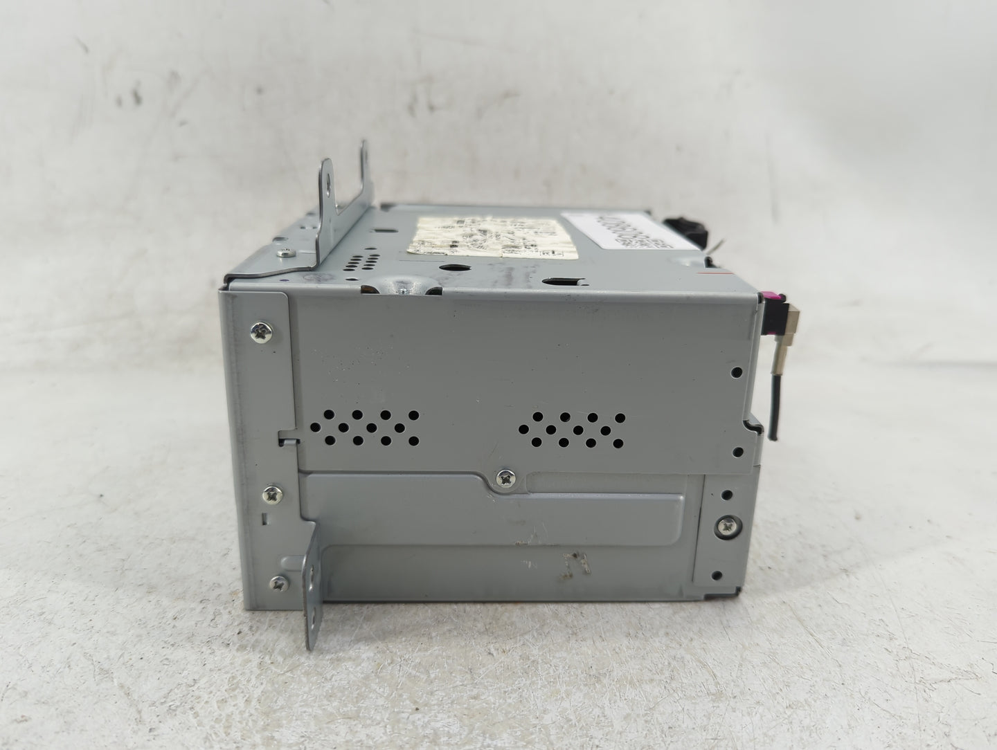 2011-2012 Chevrolet Cruze Radio AM FM Cd Player Receiver Replacement Fits Fits 2010 2011 2012 OEM Used Auto Parts - Oemuseda