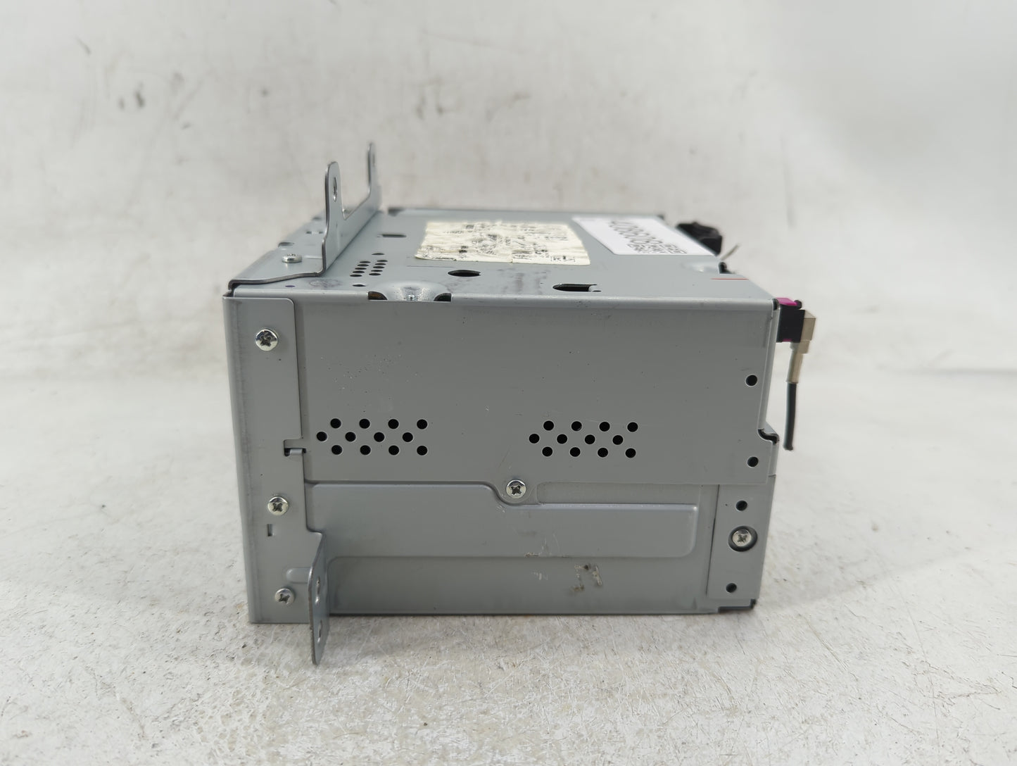 2011-2012 Chevrolet Cruze Radio AM FM Cd Player Receiver Replacement Fits Fits 2010 2011 2012 OEM Used Auto Parts - Oemuseda