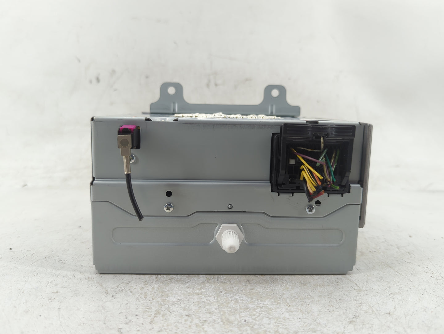 2011-2012 Chevrolet Cruze Radio AM FM Cd Player Receiver Replacement Fits Fits 2010 2011 2012 OEM Used Auto Parts - Oemuseda