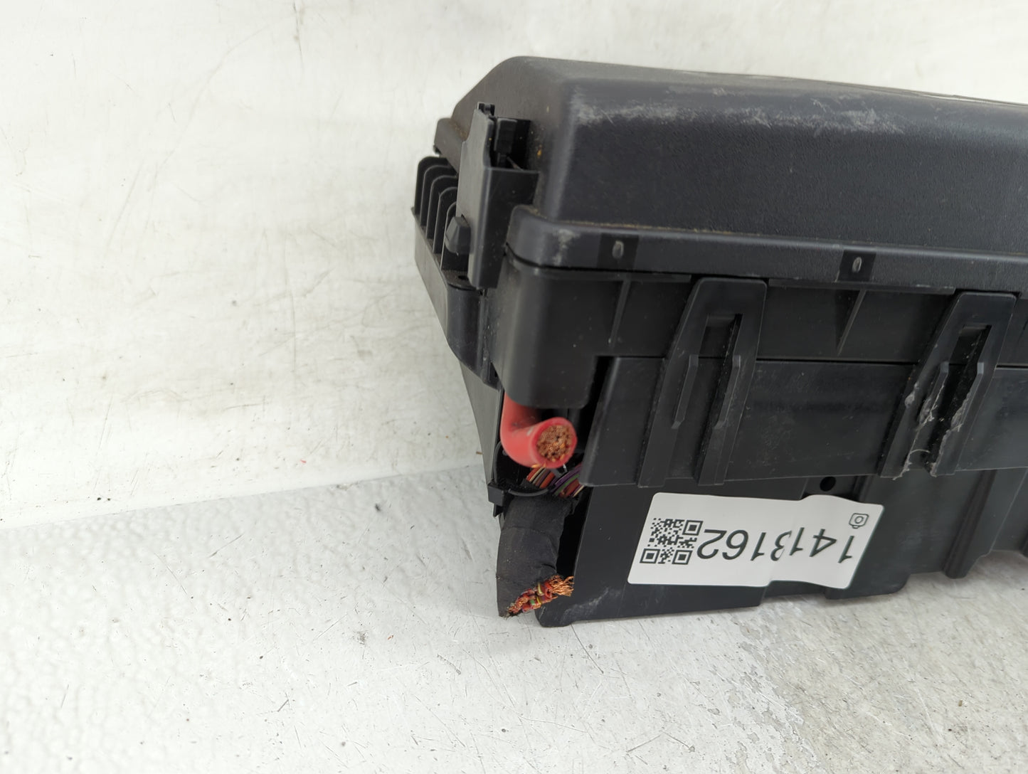 2011-2014 Chevrolet Cruze Fusebox Fuse Box Panel Relay Module P/N:95442176-02 Fits Fits 2011 2012 2013 2014 OEM Used Auto Pa