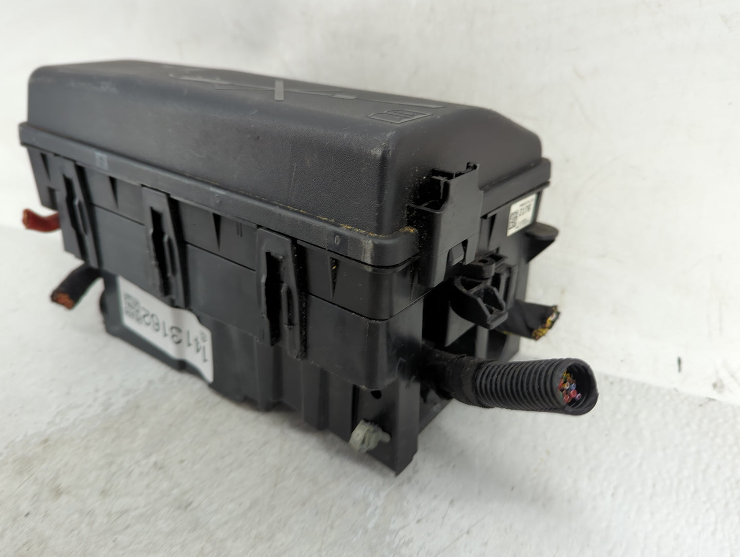 2011-2014 Chevrolet Cruze Fusebox Fuse Box Panel Relay Module P/N:95442176-02 Fits Fits 2011 2012 2013 2014 OEM Used Auto Pa