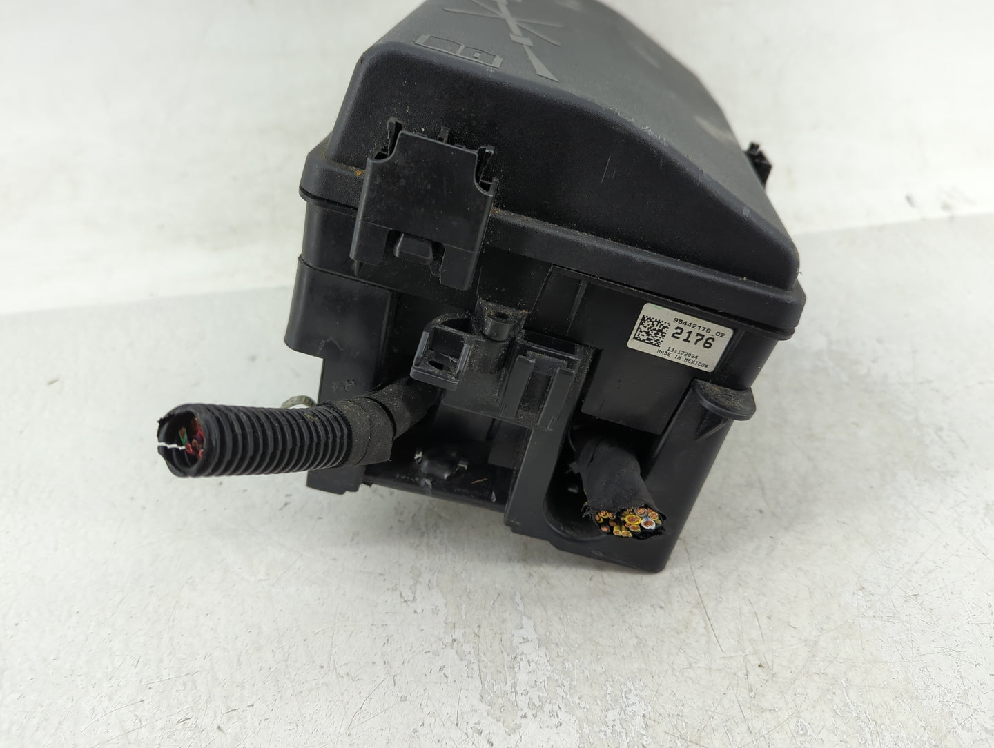 2011-2014 Chevrolet Cruze Fusebox Fuse Box Panel Relay Module P/N:95442176-02 Fits Fits 2011 2012 2013 2014 OEM Used Auto Pa
