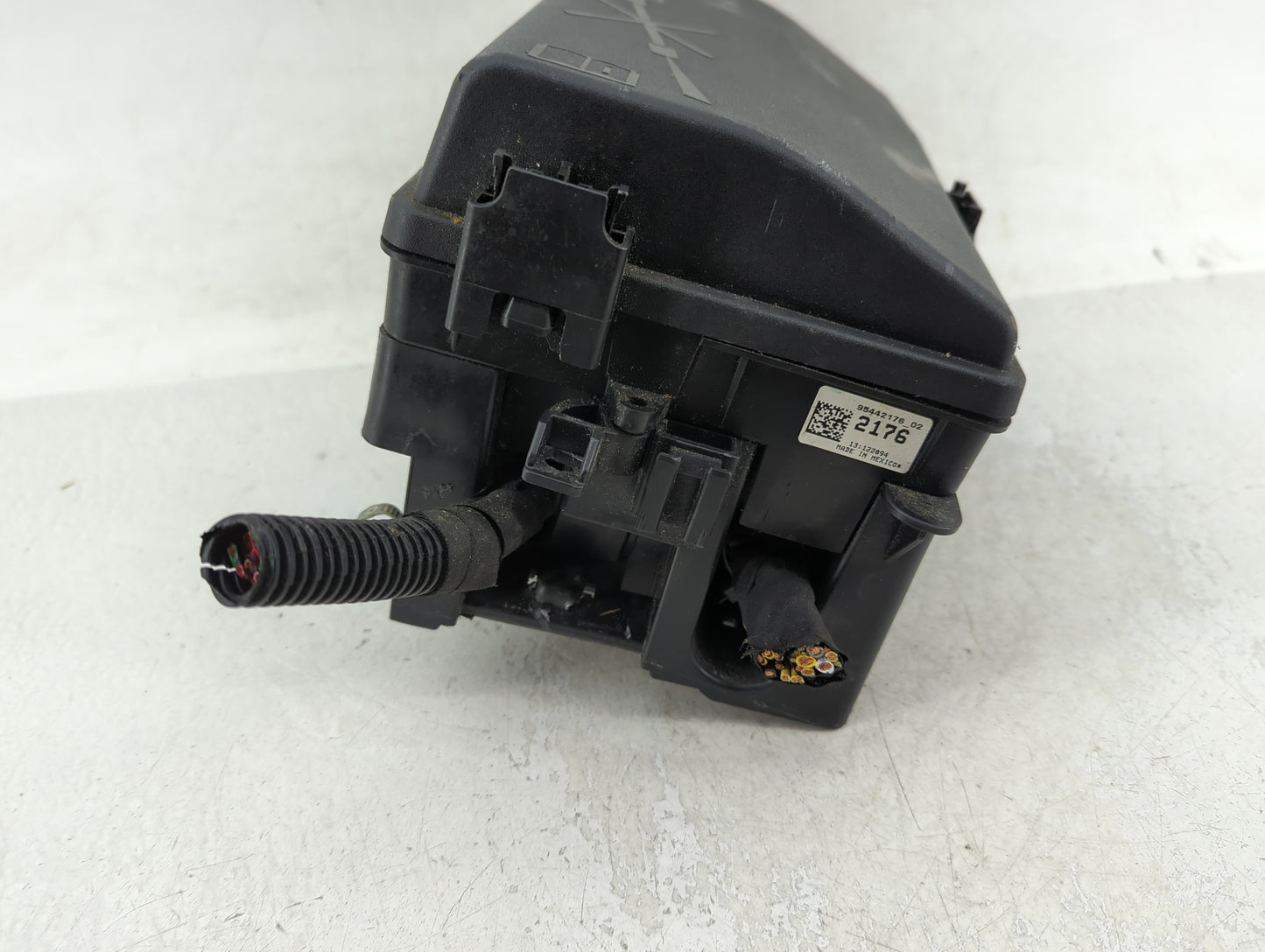 2011-2014 Chevrolet Cruze Fusebox Fuse Box Panel Relay Module P/N:95442176-02 Fits Fits 2011 2012 2013 2014 OEM Used Auto Pa