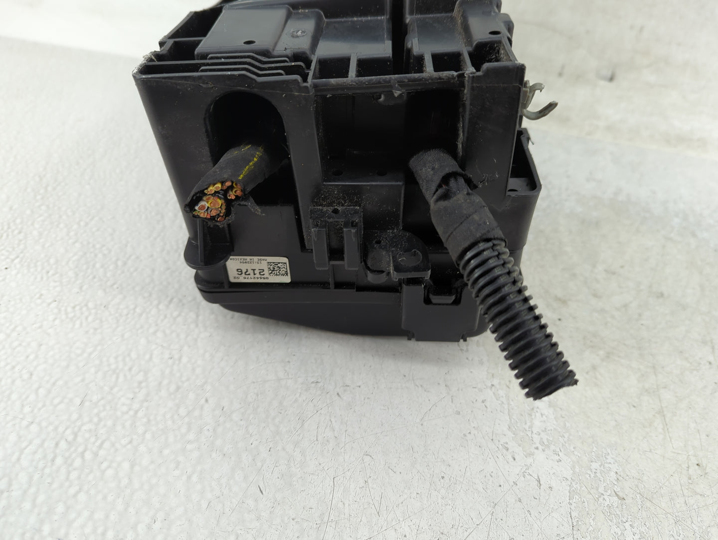 2011-2014 Chevrolet Cruze Fusebox Fuse Box Panel Relay Module P/N:95442176-02 Fits Fits 2011 2012 2013 2014 OEM Used Auto Pa