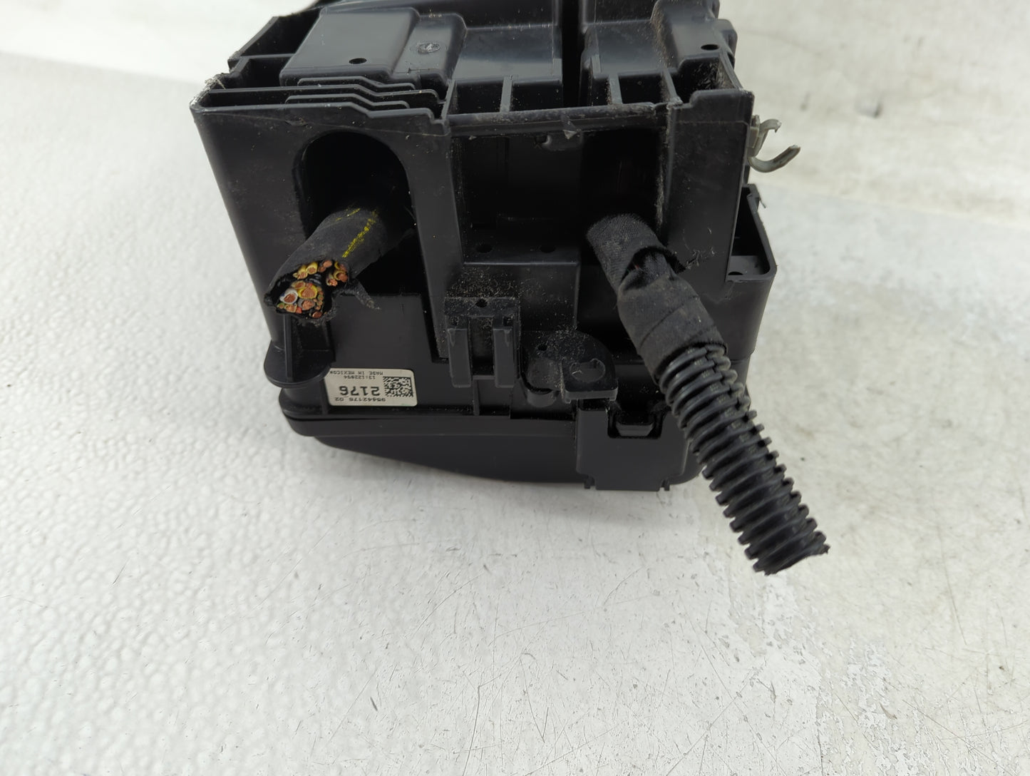 2011-2014 Chevrolet Cruze Fusebox Fuse Box Panel Relay Module P/N:95442176-02 Fits Fits 2011 2012 2013 2014 OEM Used Auto Pa