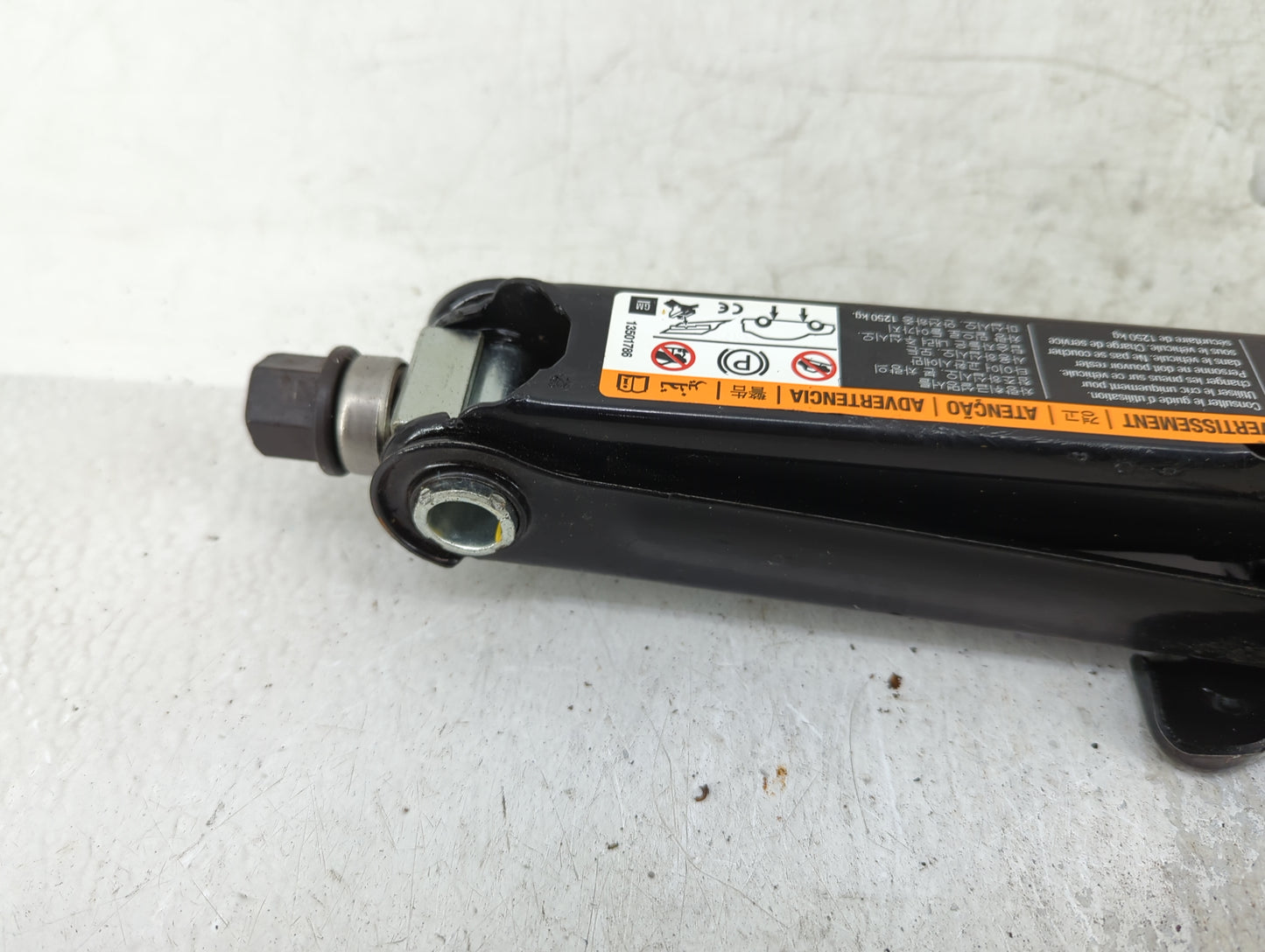 2011 Chevrolet Cruze Spare Scissor Car Jack 1415341 - Oemusedautoparts1.com