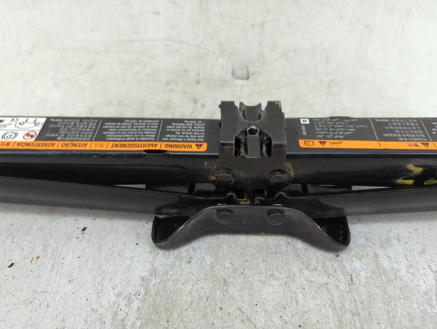 2011 Chevrolet Cruze Spare Scissor Car Jack - Oemusedautoparts1.com