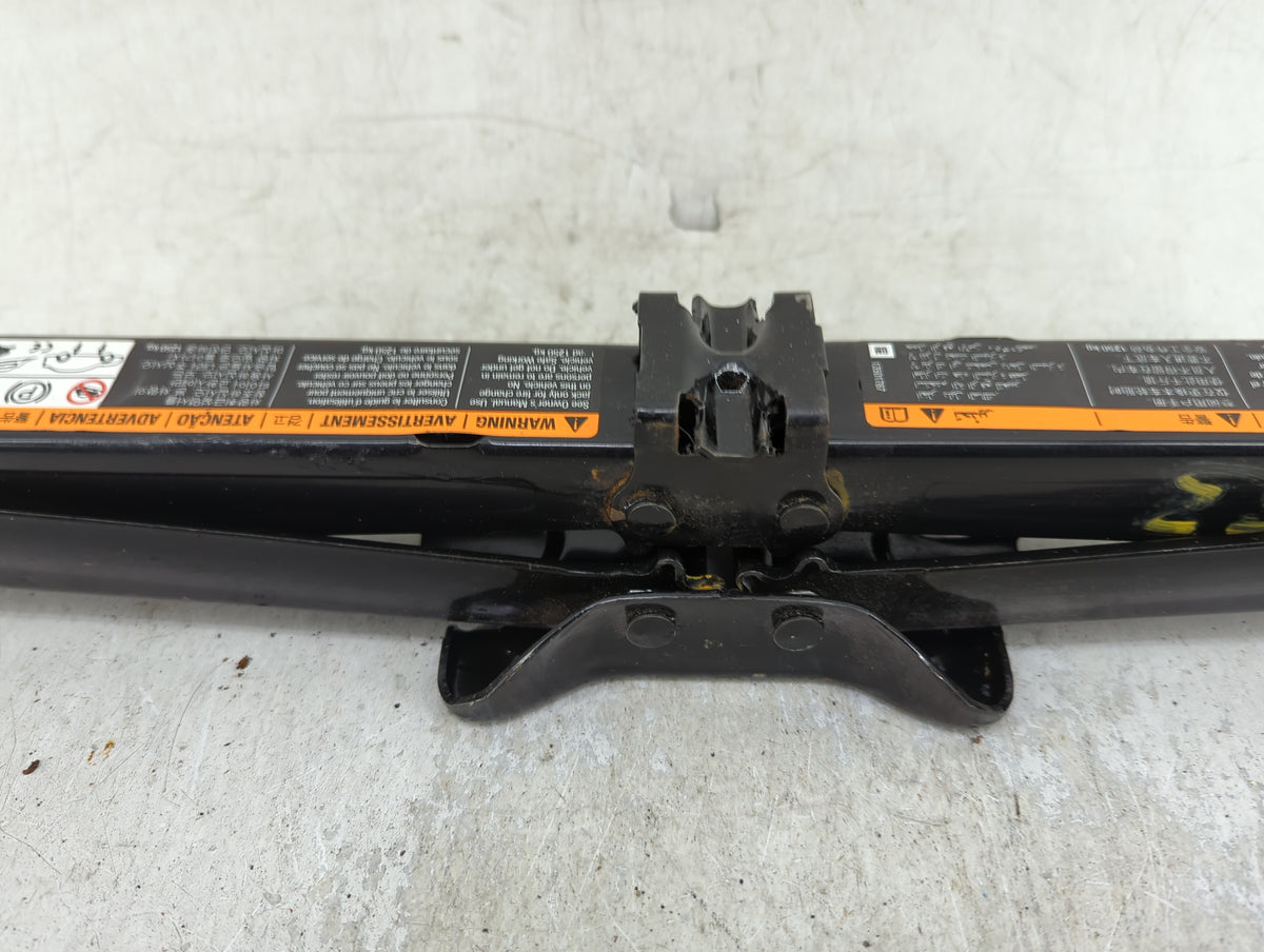 2011 Chevrolet Cruze Spare Scissor Car Jack 1415341 - Oemusedautoparts1.com