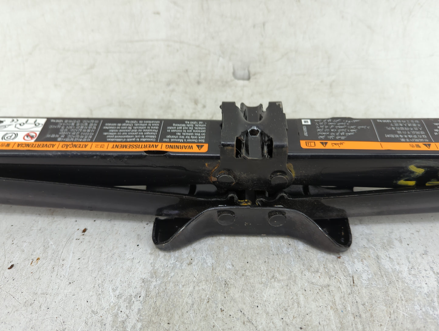 2011 Chevrolet Cruze Spare Scissor Car Jack 1415341 - Oemusedautoparts1.com