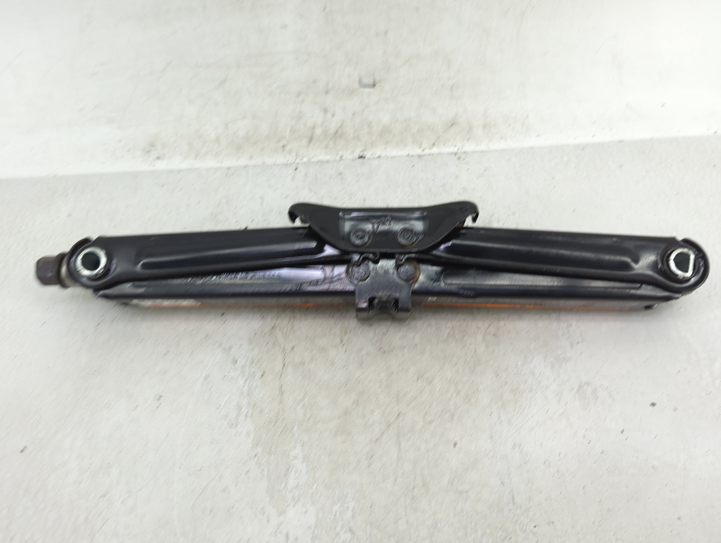 2011 Chevrolet Cruze Spare Scissor Car Jack 1415341 - Oemusedautoparts1.com