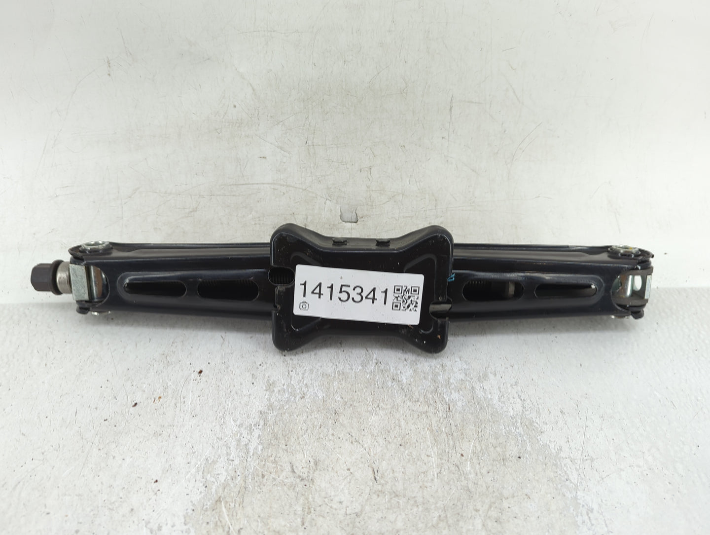 2011 Chevrolet Cruze Spare Scissor Car Jack 1415341 - Oemusedautoparts1.com