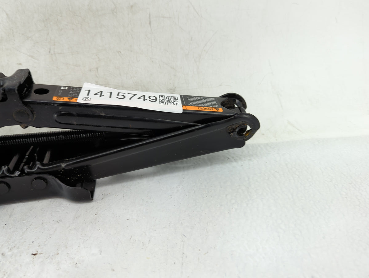 2011 Chevrolet Cruze Spare Scissor Car Jack 1415749 - Oemusedautoparts1.com