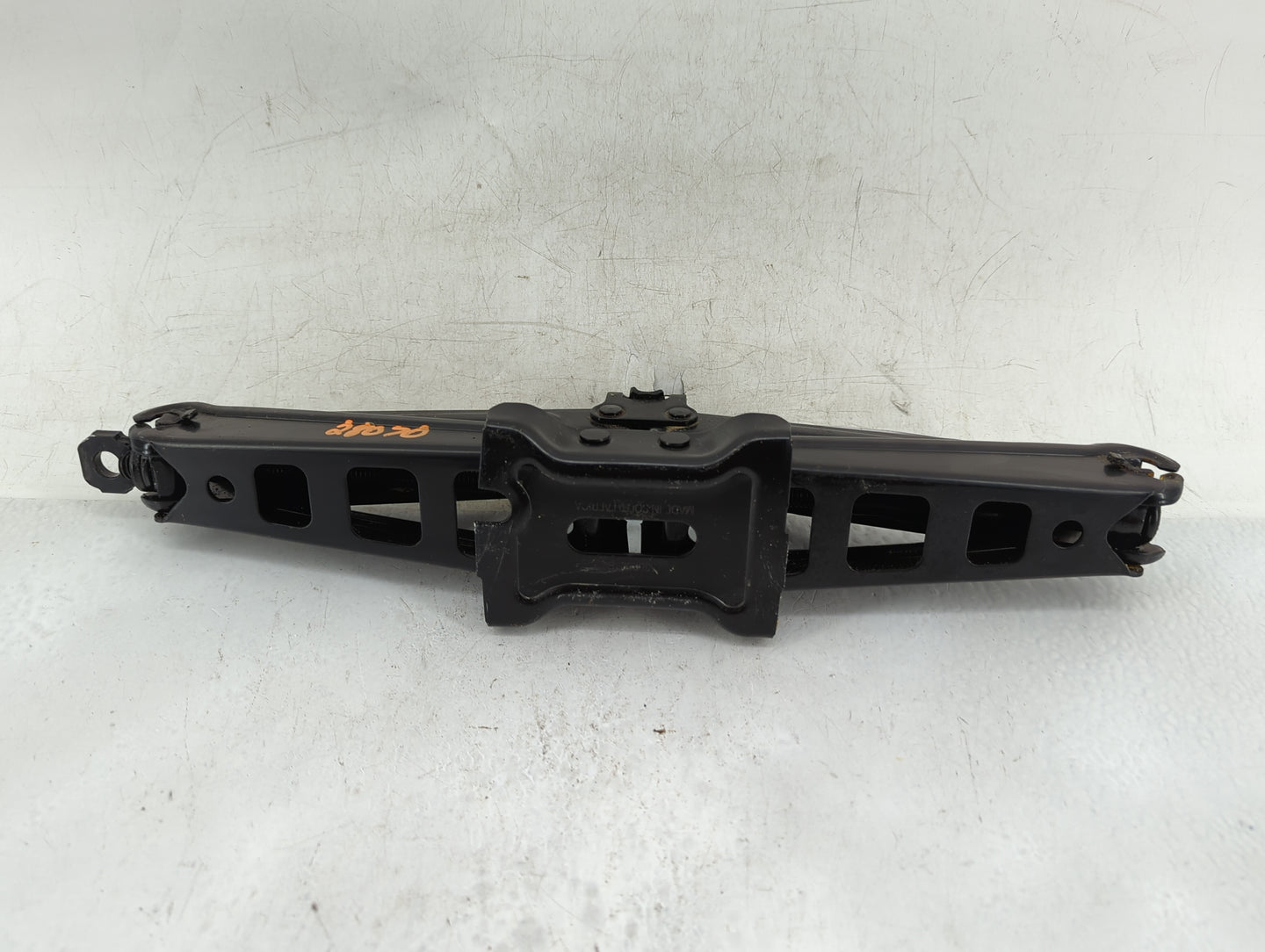 2011 Chevrolet Cruze Spare Scissor Car Jack 1415749 - Oemusedautoparts1.com