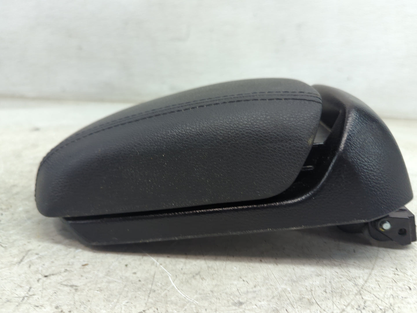 2011 Chevrolet Cruze Center Console Armrest Cover Lid Fits OEM Used Auto Parts - Oemusedautoparts1.com