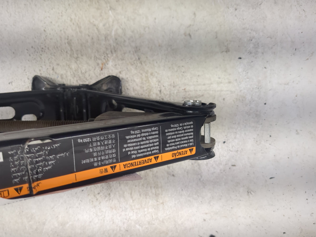 2011 Chevrolet Cruze Spare Scissor Car Jack Black 1500149 - Oemusedautoparts1.com