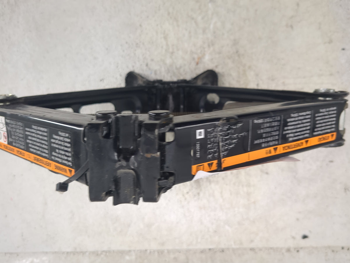 2011 Chevrolet Cruze Spare Scissor Car Jack Black 1500149 - Oemusedautoparts1.com