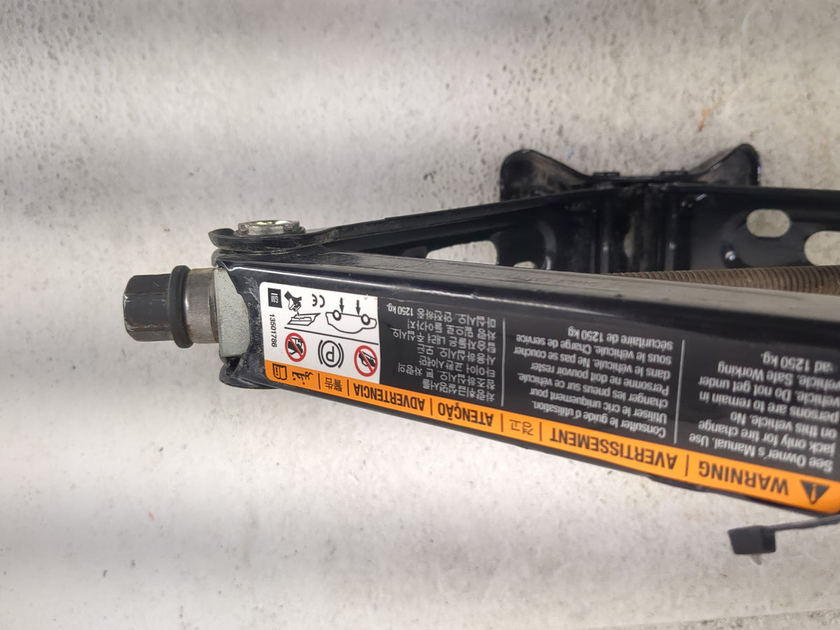 2011 Chevrolet Cruze Spare Scissor Car Jack Black 1500149 - Oemusedautoparts1.com